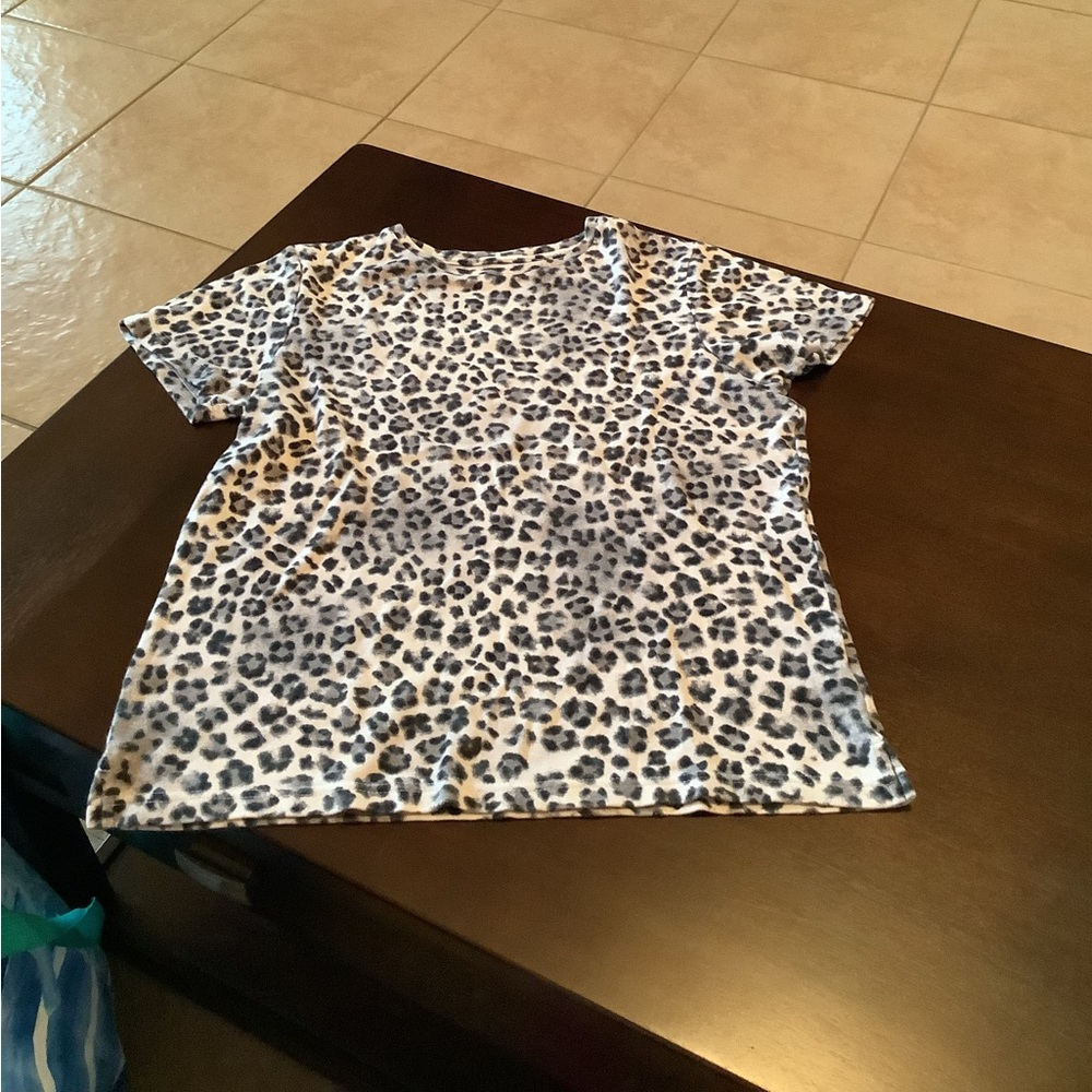 SW top leopard 🐆 top short sleeves cotton stretchy size small round neck